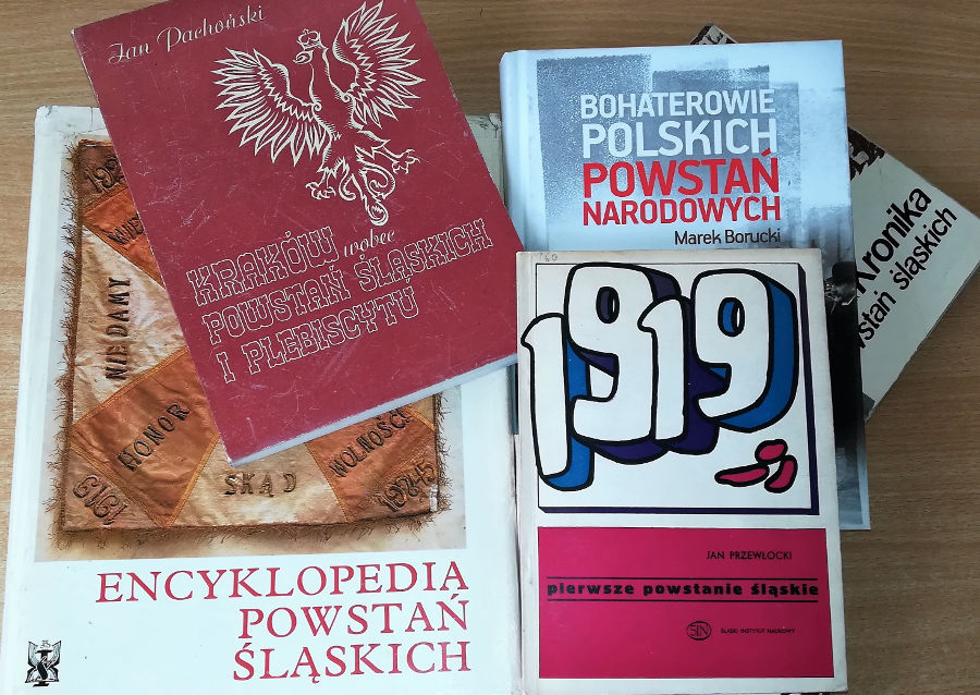 Pięć książek poświęconych tematyce Powstań Śląskich.