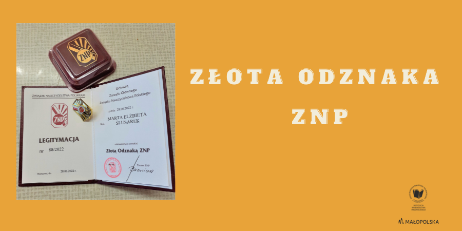 Na pomarańczowym tle po lewej stronie zdjęcie odznaki i legitymacji ZNP, po prawej stronie napis "Złota Odznaka ZNP" oraz logotyp Biblioteki.