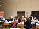 Uczestniczki spotkania słuchają prezentacji pracownika PBW w Krakowie.