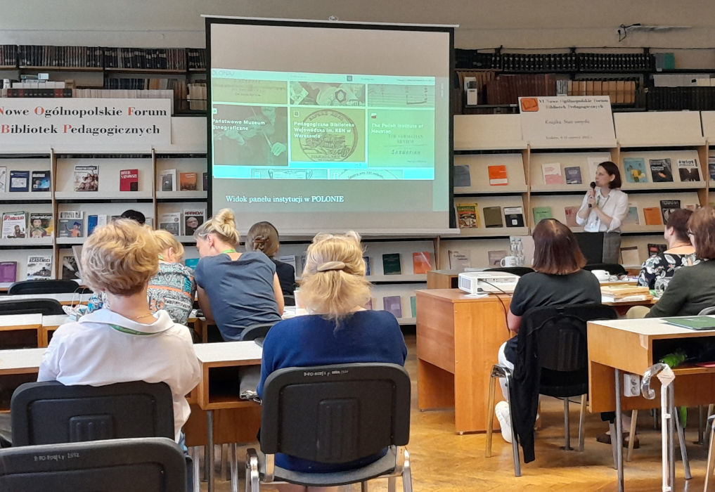 Katarzyna Majchrzak prezentuje zbiory i kolekcje Pedagogicznej Biblioteki Wojewódzkiej w Warszawie w bibliotece cyfrowej POLONA