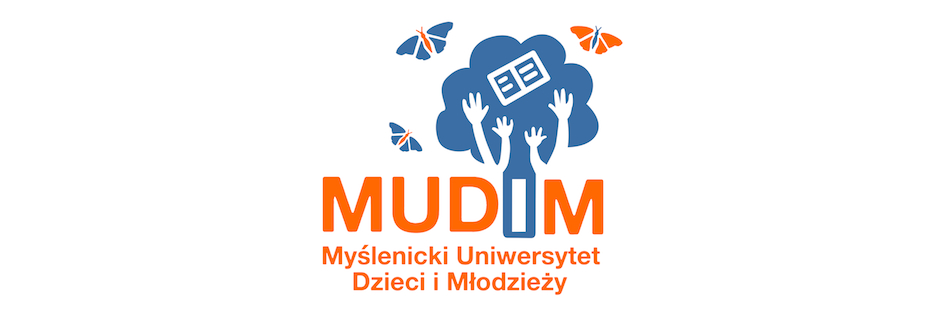 Niebiesko-pomarańczowe logo na białym tle przedstawiające chmurkę, wyciągnięte do góry ręce i fruwające nad nimi motylki. U dołu napis MUDIM - Myślenicki Uniwersytet Dzieci i Młodzieży.