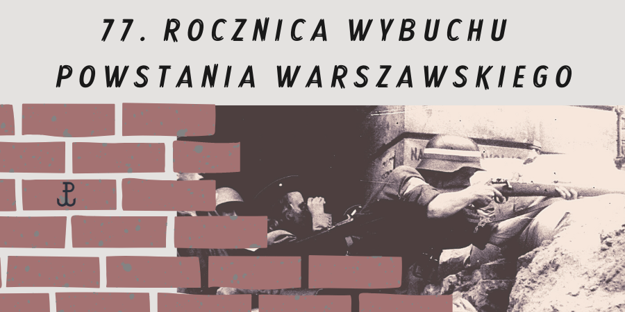 Po prawej stronie żołnierz mierzący z karabinu znad okopów, po lewej stronie rysunek cegieł, na górze napis 77. rocznica wybuchu Powstania Warszawskiego.