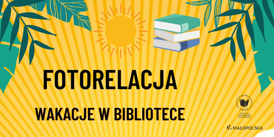 Na żółtym tle, wśród tropikalnych liści i stosiku książek, czarny napis: Fotorelacja - wakacje w Bibliotece