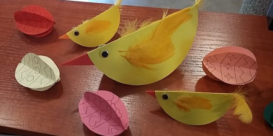 Żółte papierowe ptaszki