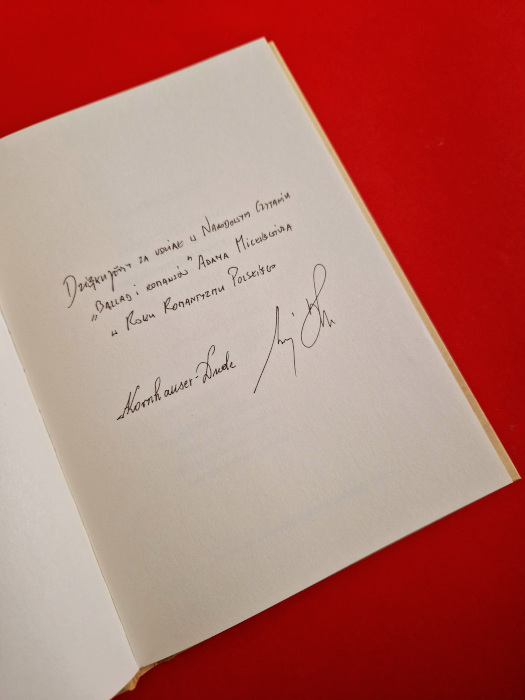 Autografy Prezydenta RP i Małżonki Prezydenta RP na okolicznościowym egzemplarzu książki