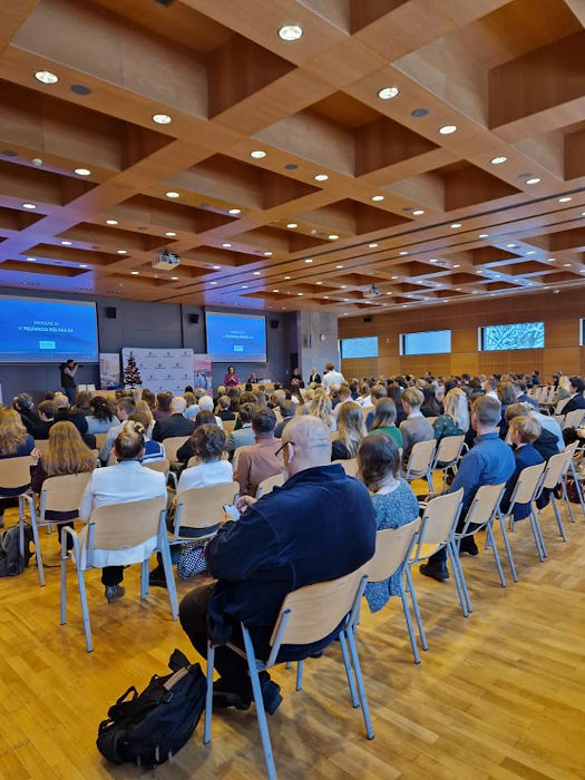 Sala Auditorium Maximum Uniwersytetu Jagiellońskiego wypełniona publicznością