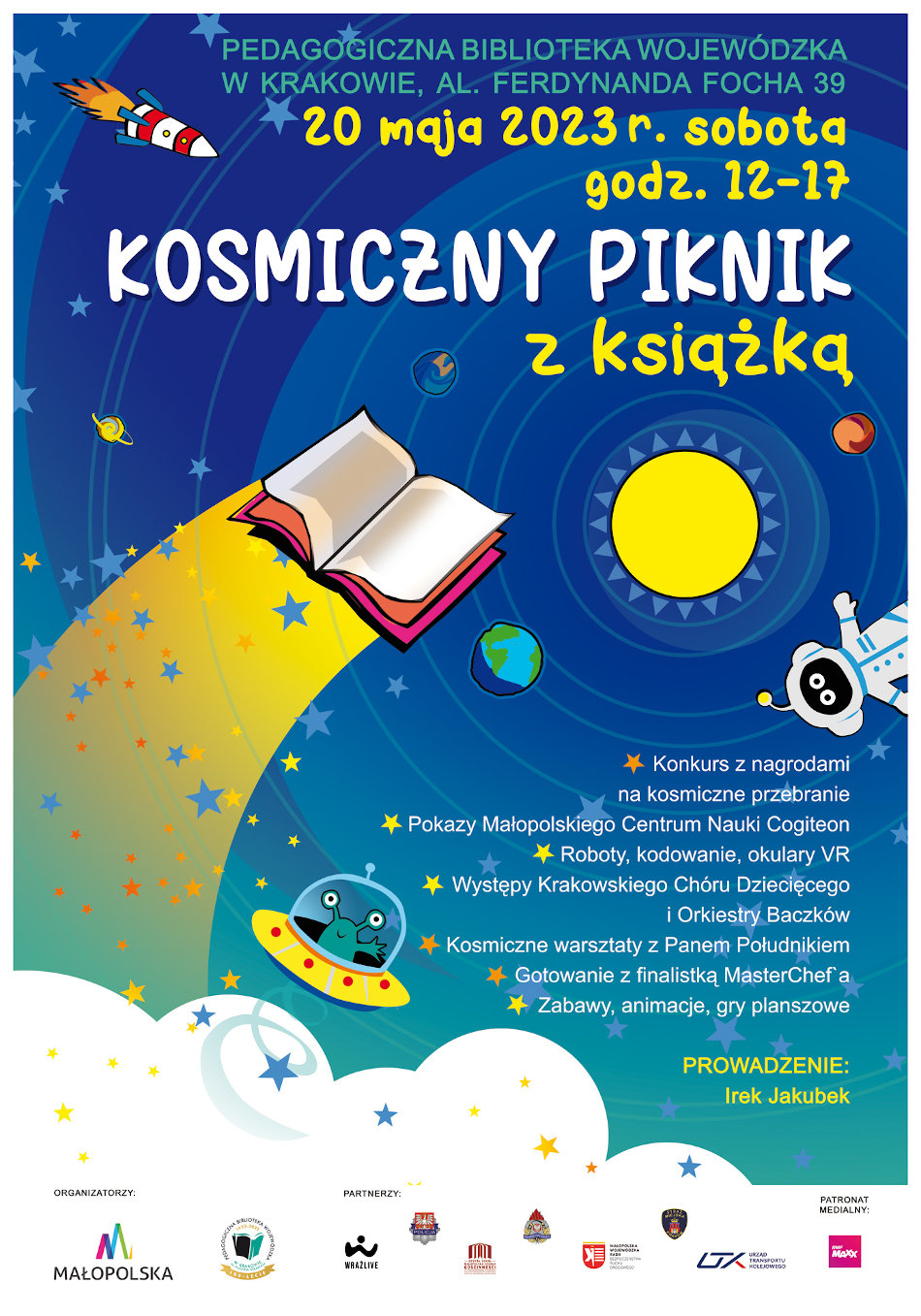 Oficjalne zaproszenie na Kosmiczny Piknik z książką na dziedzińcu PBW w Krakowie. W tle kolorowy Układ Słoneczny, otwarta książka oraz astronauta.